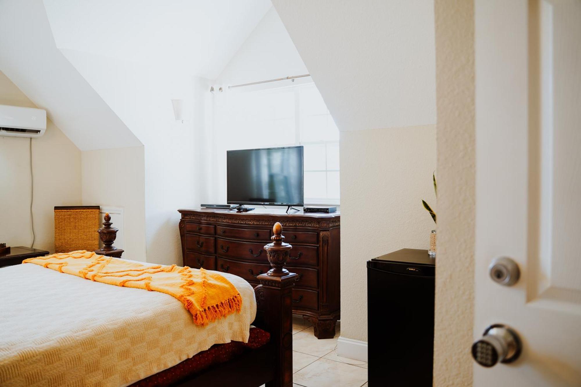 Shangri-La Boutique Bed & Breakfast West Bay Eksteriør billede