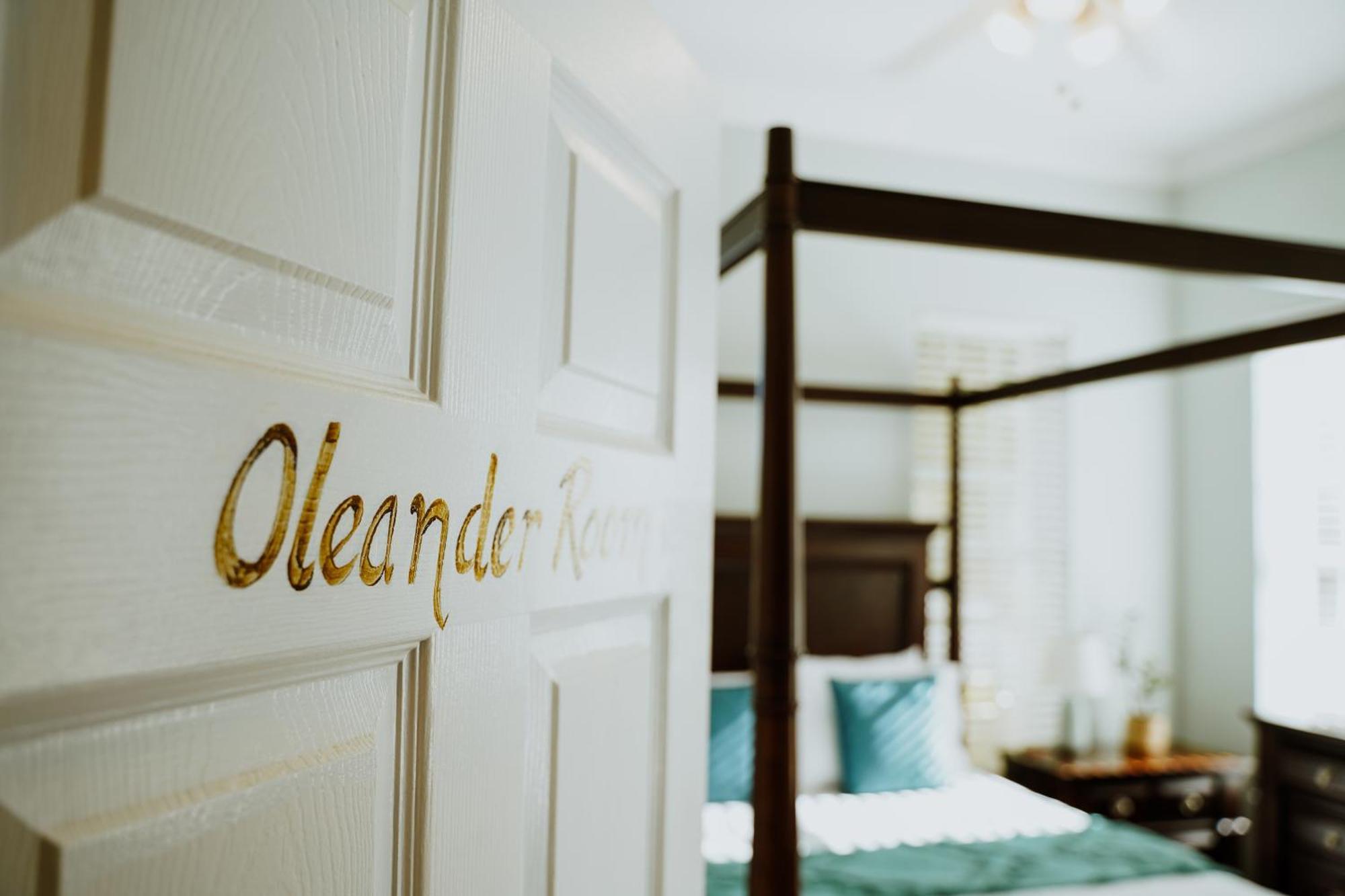 Shangri-La Boutique Bed & Breakfast West Bay Eksteriør billede