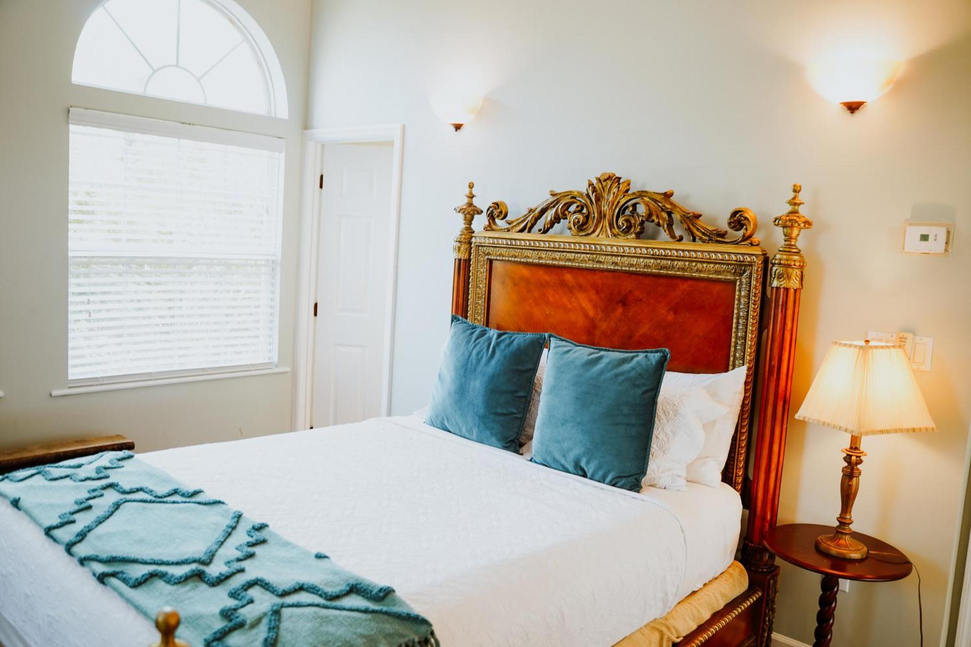 Shangri-La Boutique Bed & Breakfast West Bay Værelse billede