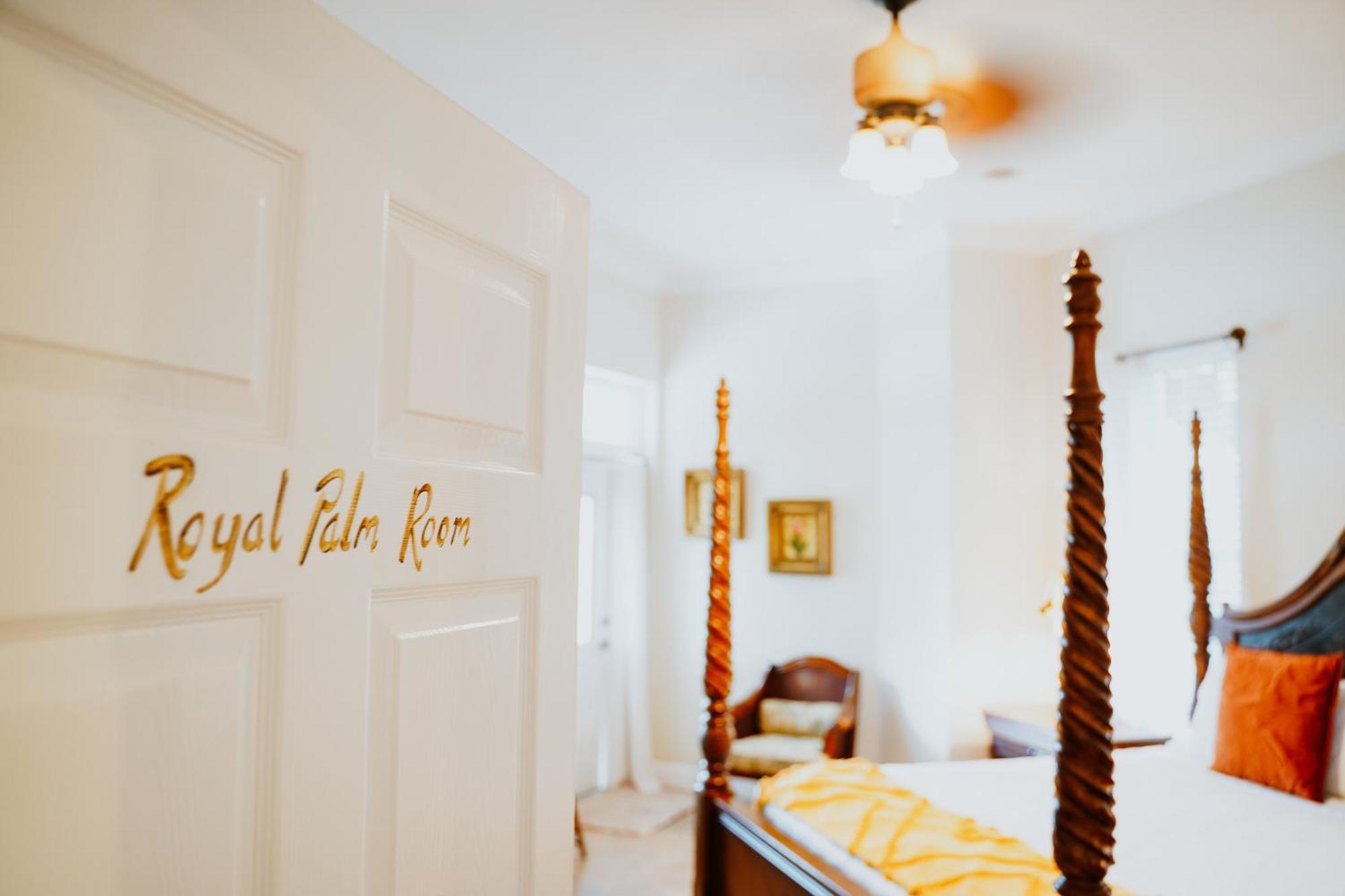 Shangri-La Boutique Bed & Breakfast West Bay Værelse billede