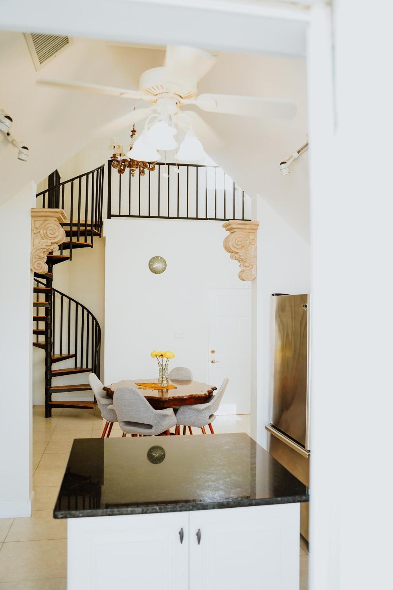 Shangri-La Boutique Bed & Breakfast West Bay Værelse billede
