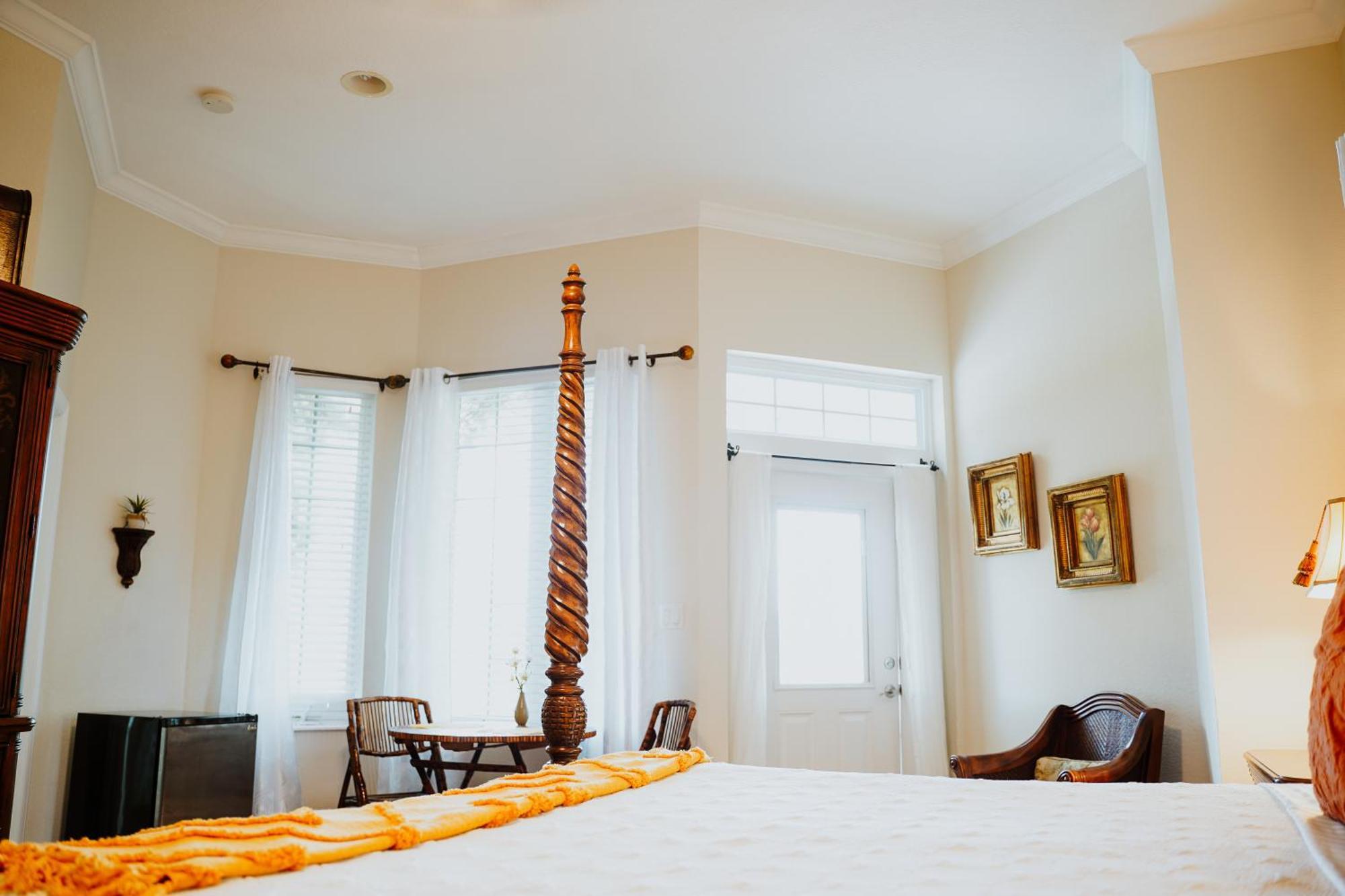 Shangri-La Boutique Bed & Breakfast West Bay Værelse billede
